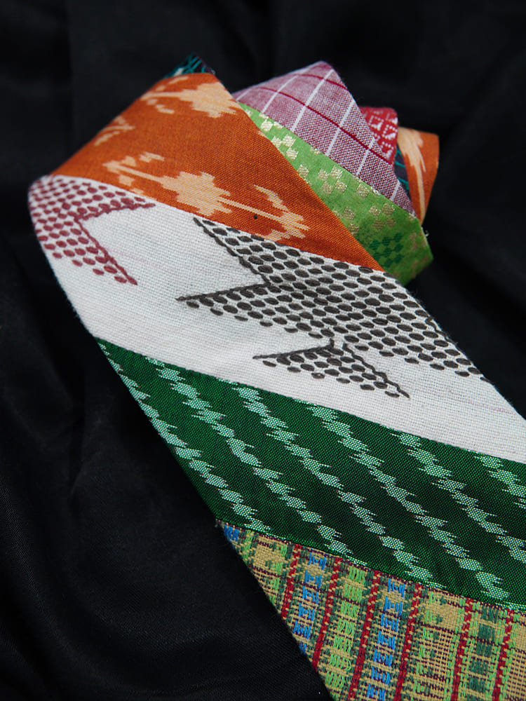 PIECES OF INDIA - TYE