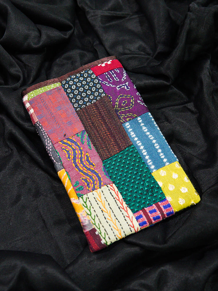 PIECES OF INDIA - POUCH MEDIUM