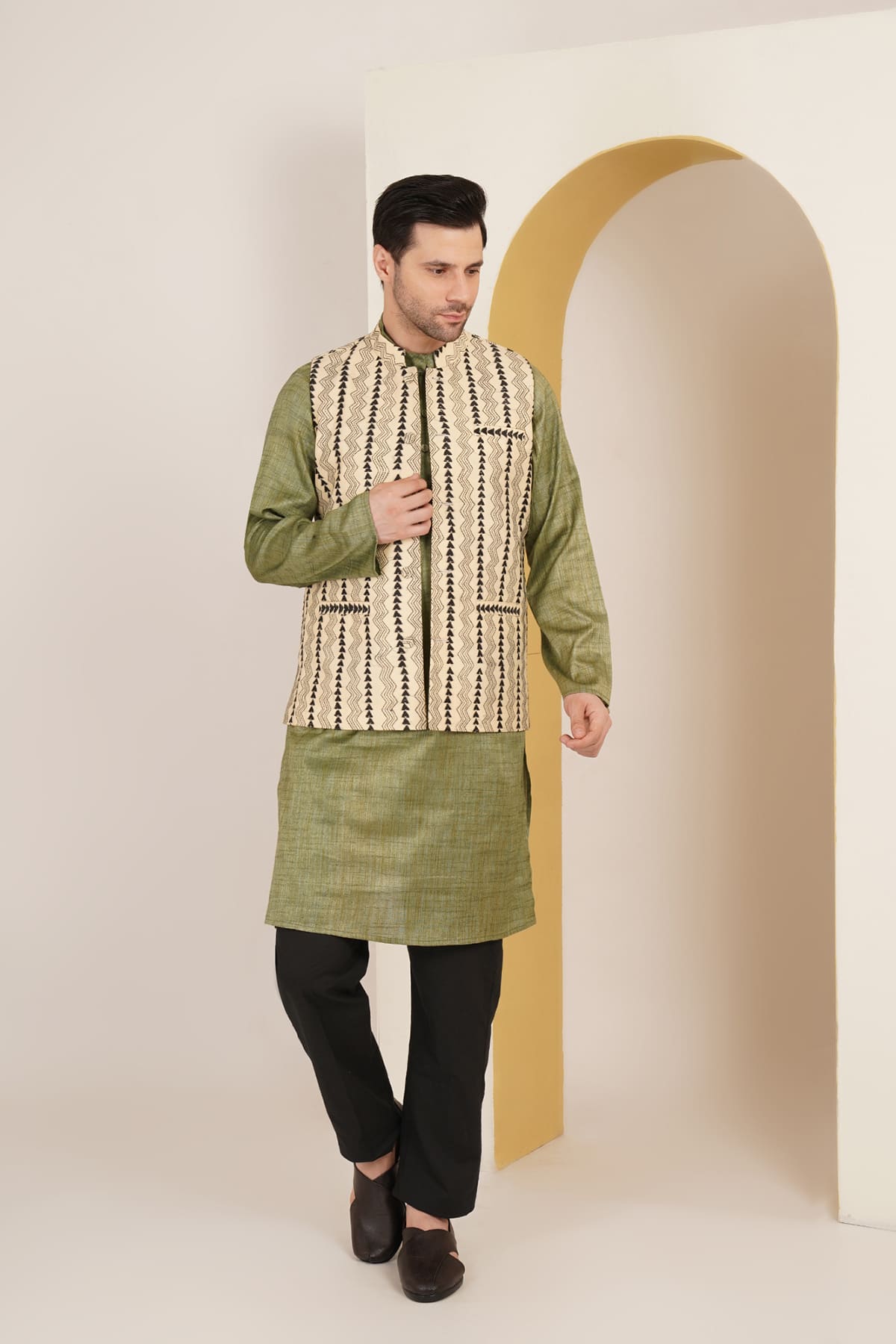 Aquila Beige & Black Bandi