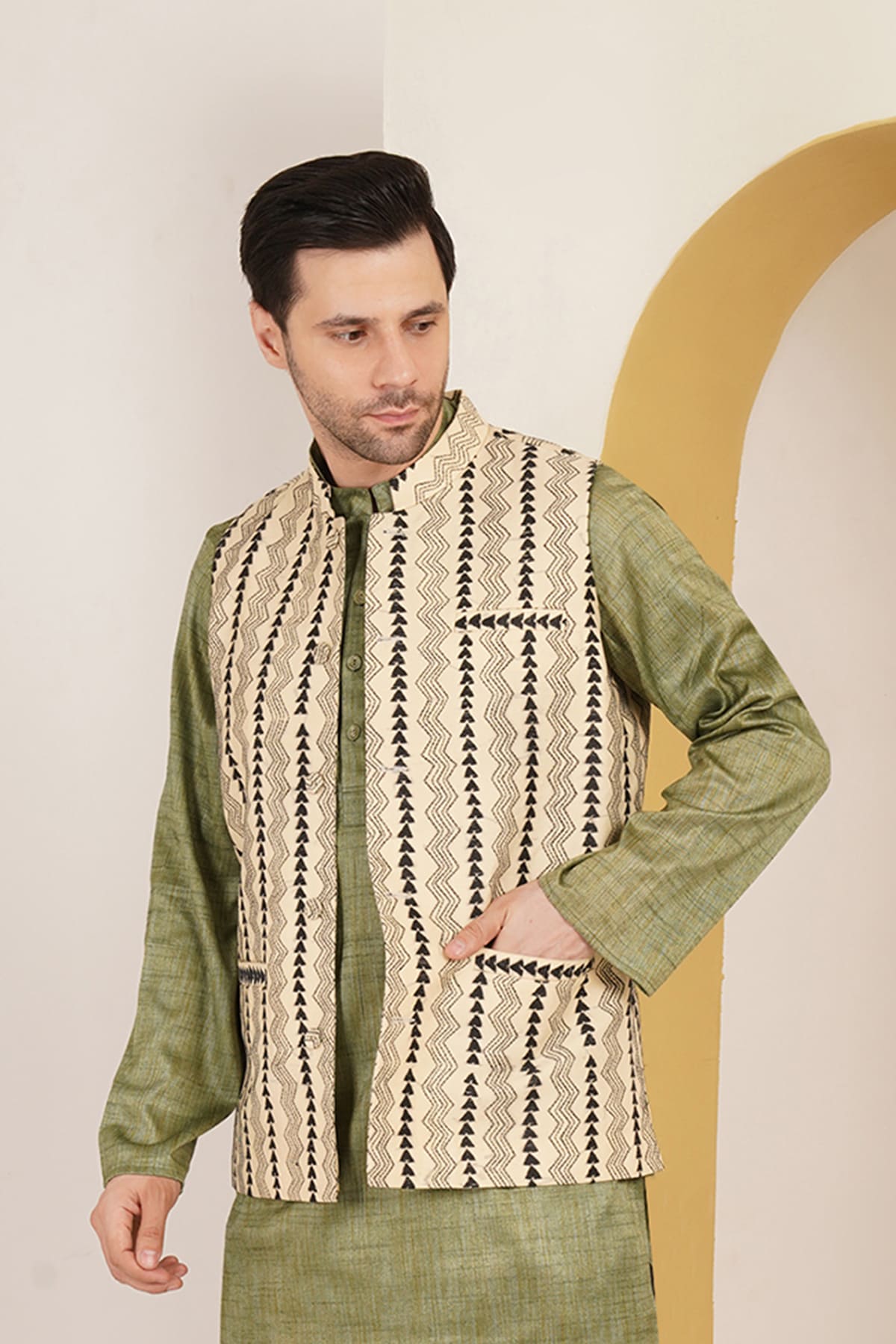 Aquila Beige & Black Bandi