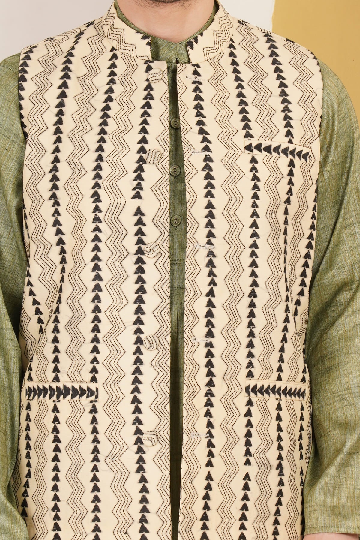 Aquila Beige & Black Bandi