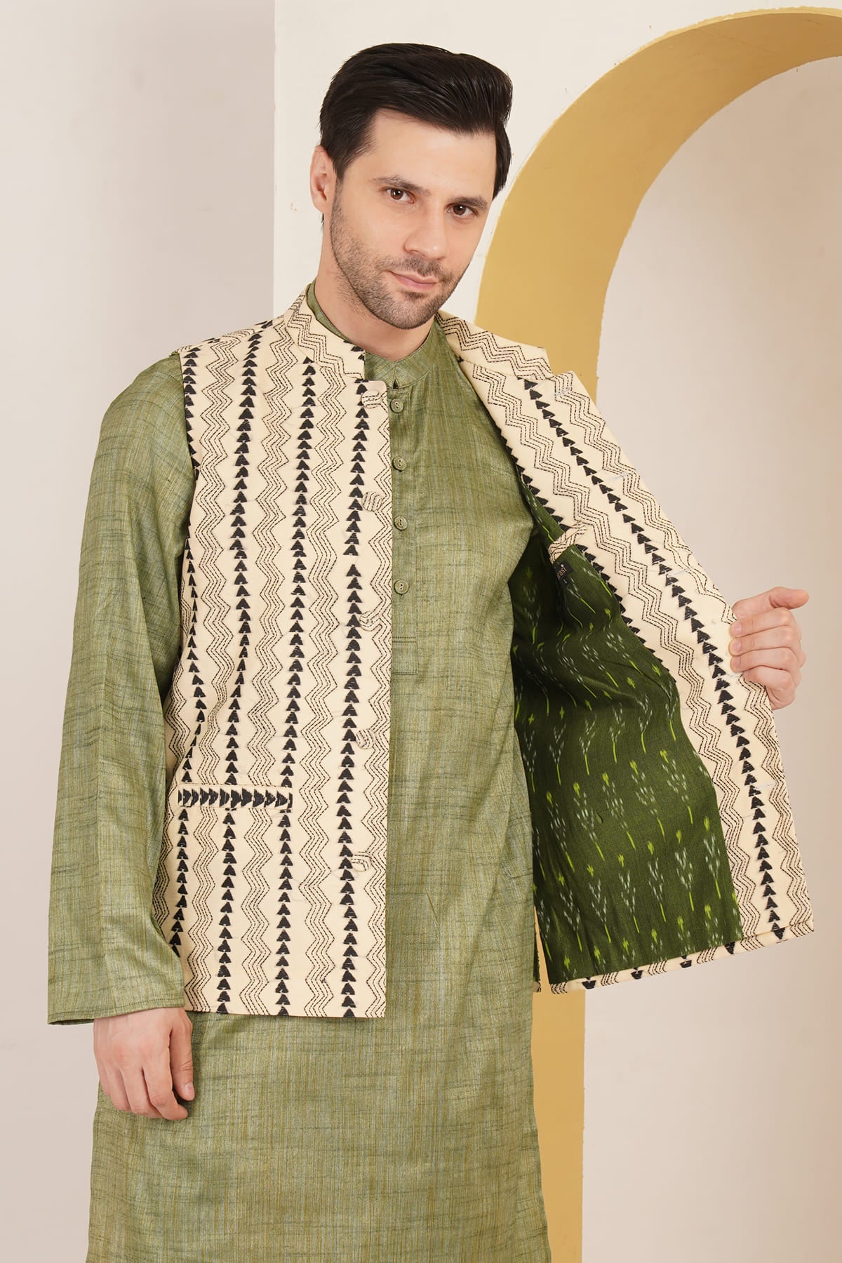 Aquila Beige & Black Bandi