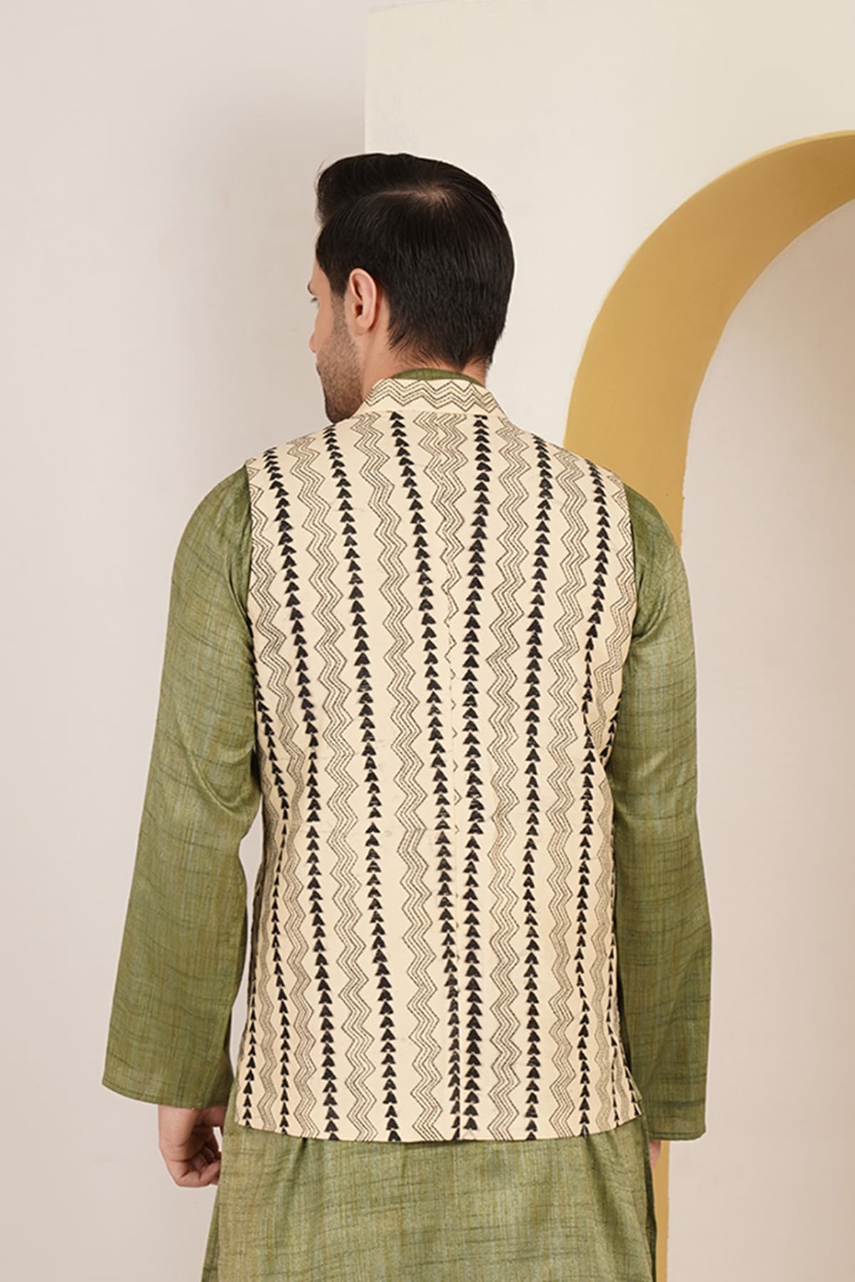 Aquila Beige & Black Bandi