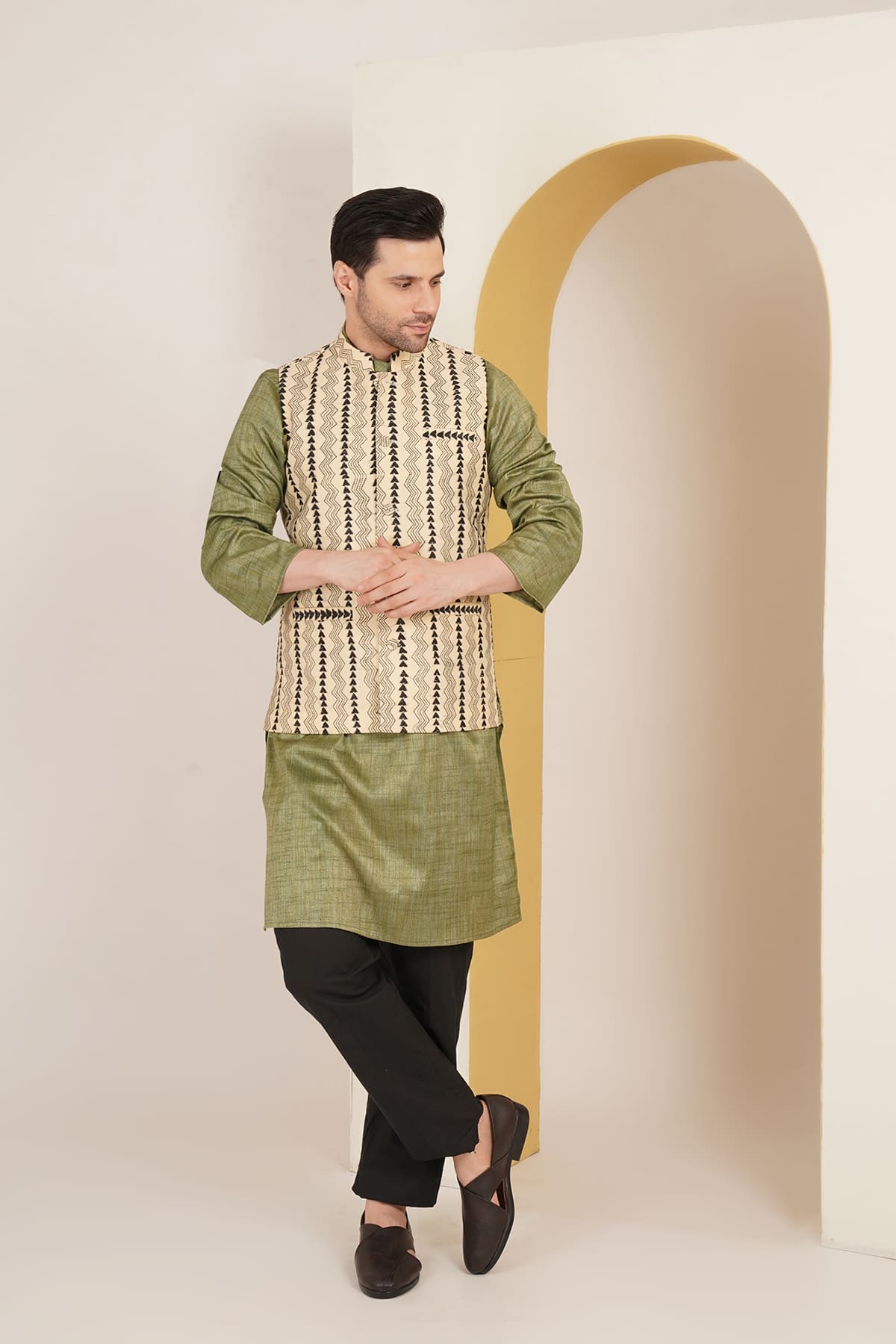 Aquila Beige & Black Bandi