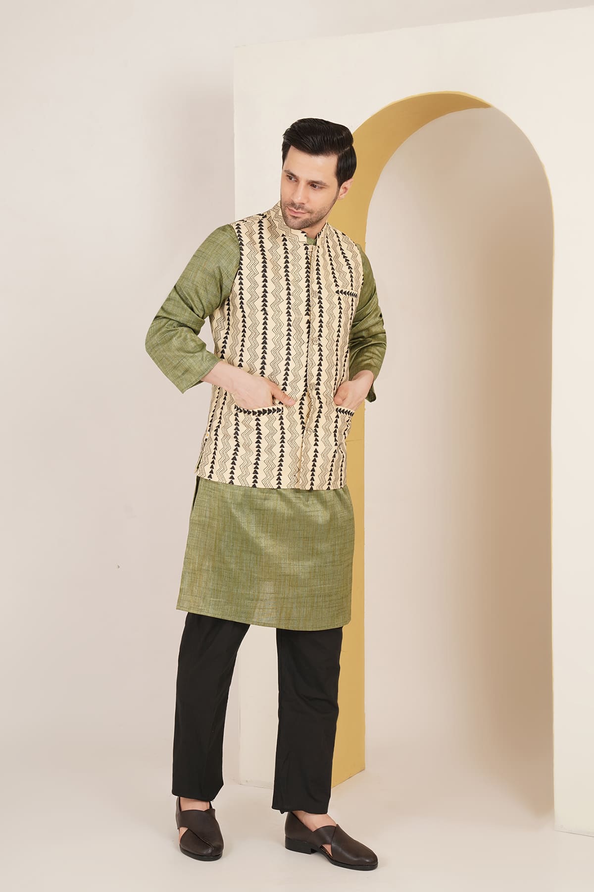 Aquila Beige & Black Bandi