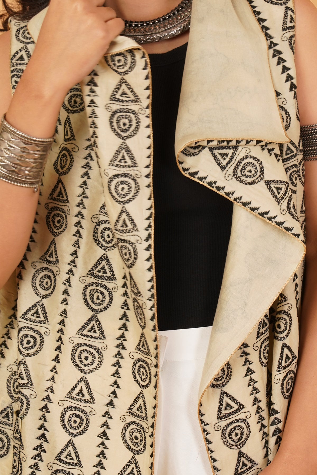 Kantha & Chanderi Sleeveless Reversible Overlay