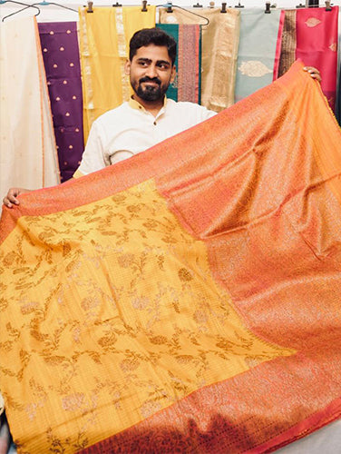ArfatAnwar, Banarasi artisan, showcasing the elegance of traditionalhandwoven Banarasi craftsmanship.